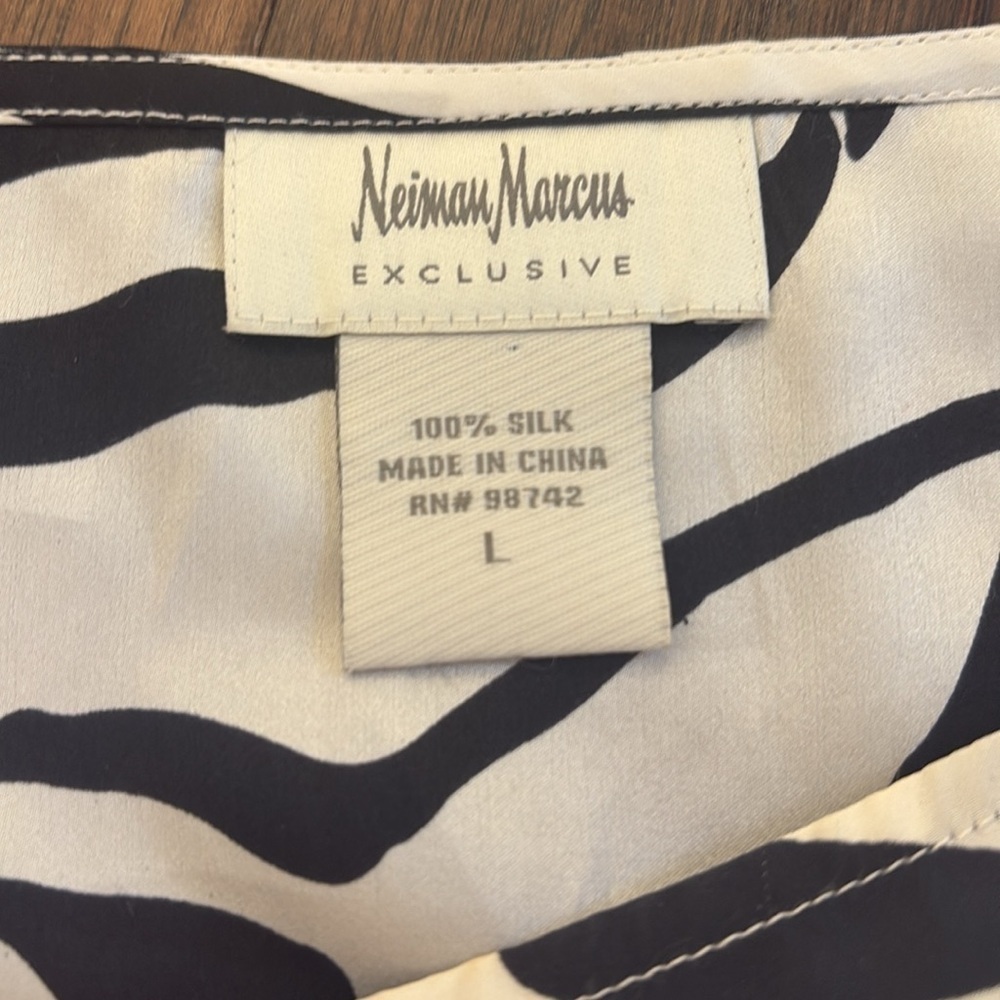 Neiman Marcus Exclusive 100% Silk Zebra Print Top - Picture 2 of 3